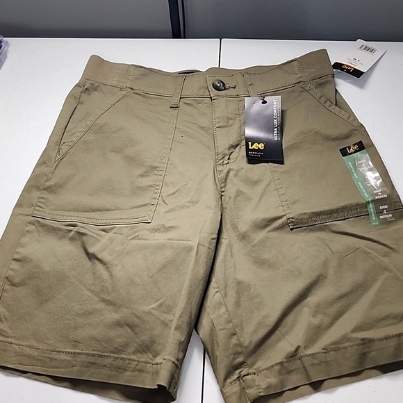 LEE Short - Picture 1 of 3